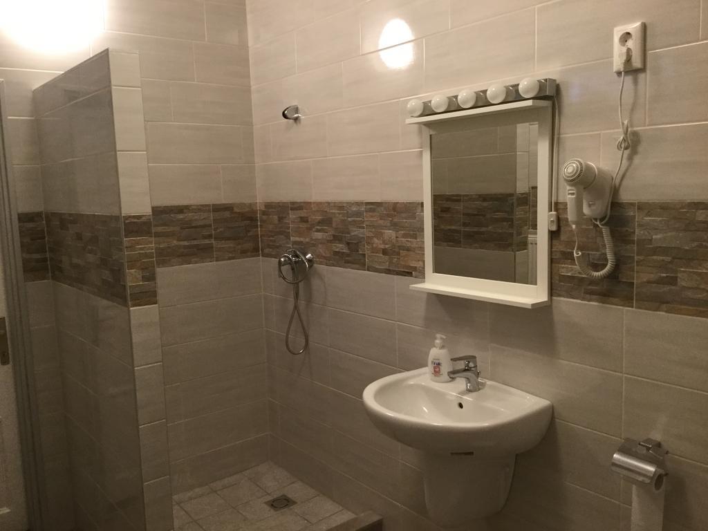 Avas Apartman Mişcolţ Exterior foto